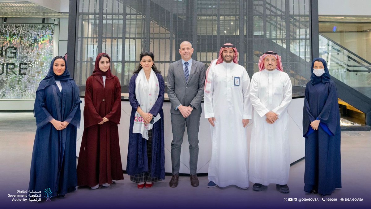 DgaGovSa's tweet photo. هيئة الحكومة الرقمية تستضيف وفدًا من البنك الدولي @AlbankAldawli؛ للاطلاع على مركز الابتكار واستعراض أبرز التقنيات والحلول الإبداعية التي تعكس تجربة السعودية الرائدة، وجرى خلال اللقاء بحث تعزيز التعاون المشترك والشراكة الاستراتيجية بين الجانبين. https://t.co/6in823z5ls