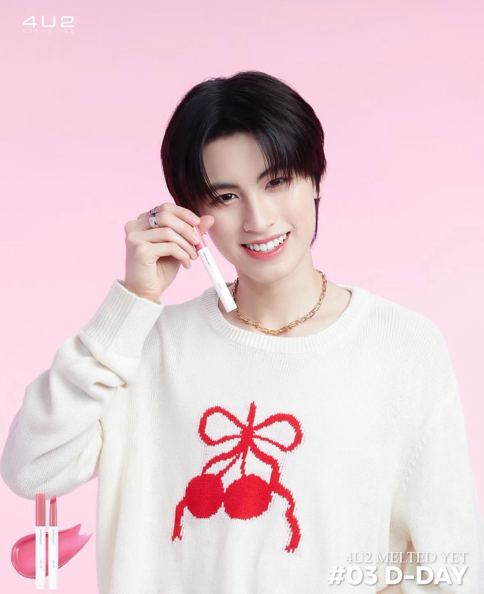 callmexfebtwnti's tweet photo. ( 🙋🏻♀️🍒 ) นี่เคยซื้อ #AIIZ Women's Jacquard Sweater กับ ลิป #4U2 - 03 D-DAY ตามเอเอ เห็นอ้วมใส่คู่กับลิป4U2 แล้วน่ารักมาก🥹 เลยเอฟมาคู่กัน น้องเป็นsweaterไหมพรมที่น่ารักมากก สต.ใช้สองแบรนด์นี้บ่อยอยู่แล้ว พอเห็นรูปนี้ เลยเอฟน้องโดยไม่ลังเลเลยคับㅜㅜ
#AAMadeMeBuyIt #AAashirakorn https://t.co/u8TTHzCgcU