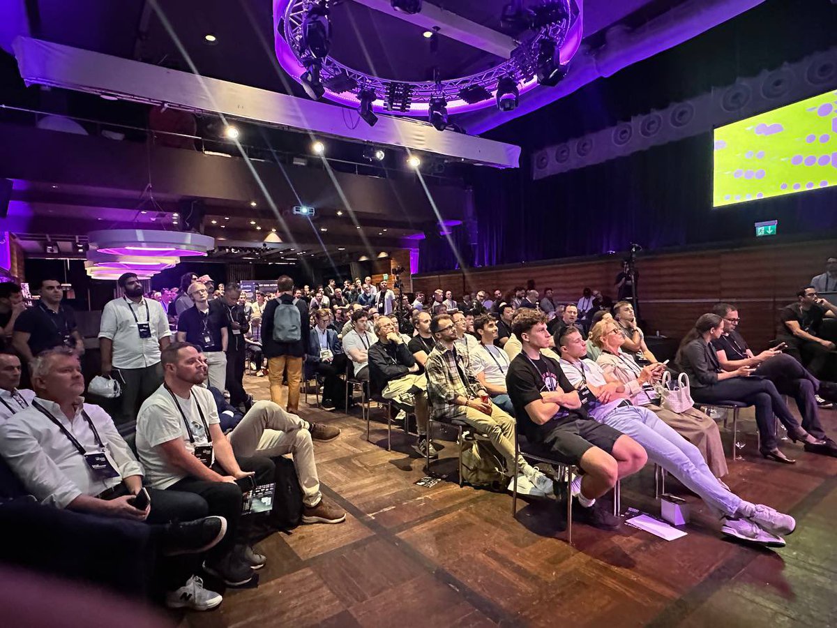 AnnaCafeChat's tweet image. #WorldComputerSummit
#ICP
#4 year old

Global Web3 elites gather in Switzerland to celebrate the ICP revolution and 4-year anniversary 🎉🎉🎉