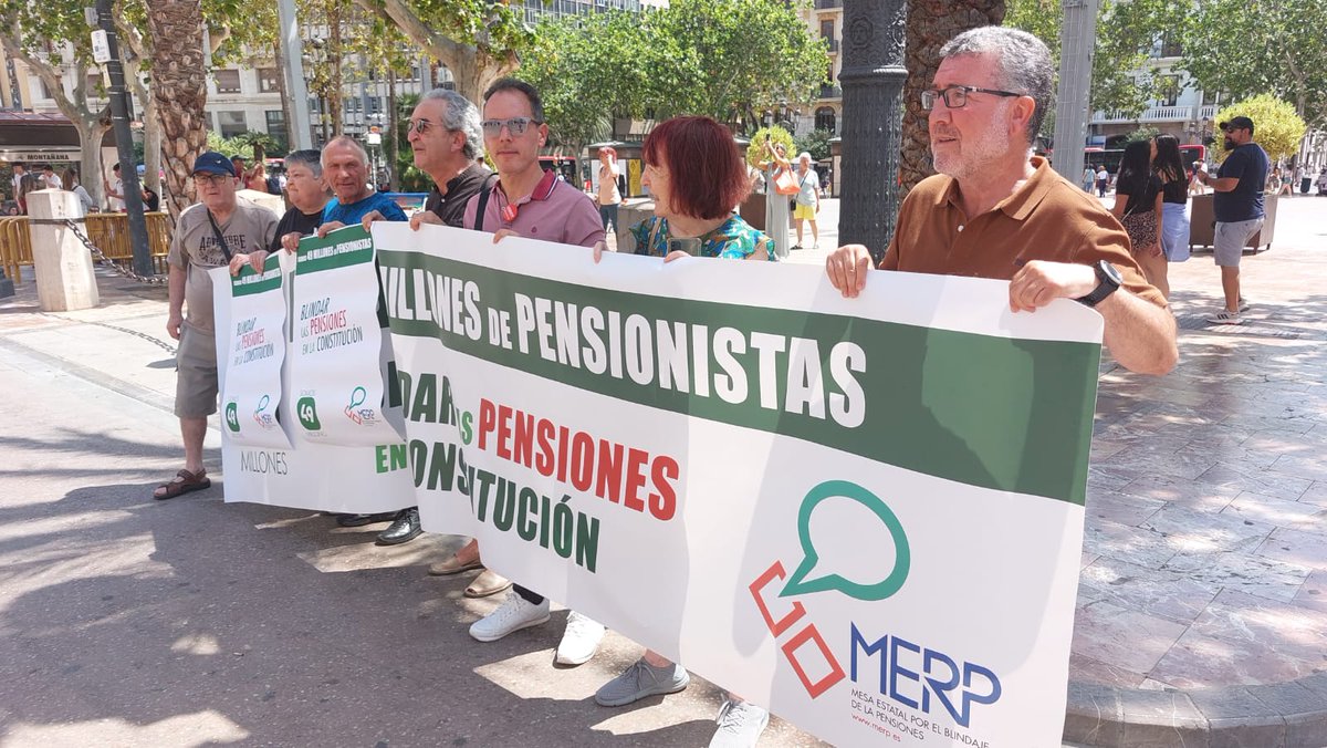 SindicatoUSOCV's tweet photo. #Valencia ha sido una de las ciudades en las que se han celebrado, hoy 3 de junio, concentraciones en defensa del sistema público de #pensiones y donde ha participado #USOCV.
#Somos49Millones de pensionistas
#BlindarLasPensionesEnLaConstitución @merp_org https://t.co/TxRqBh4DD3