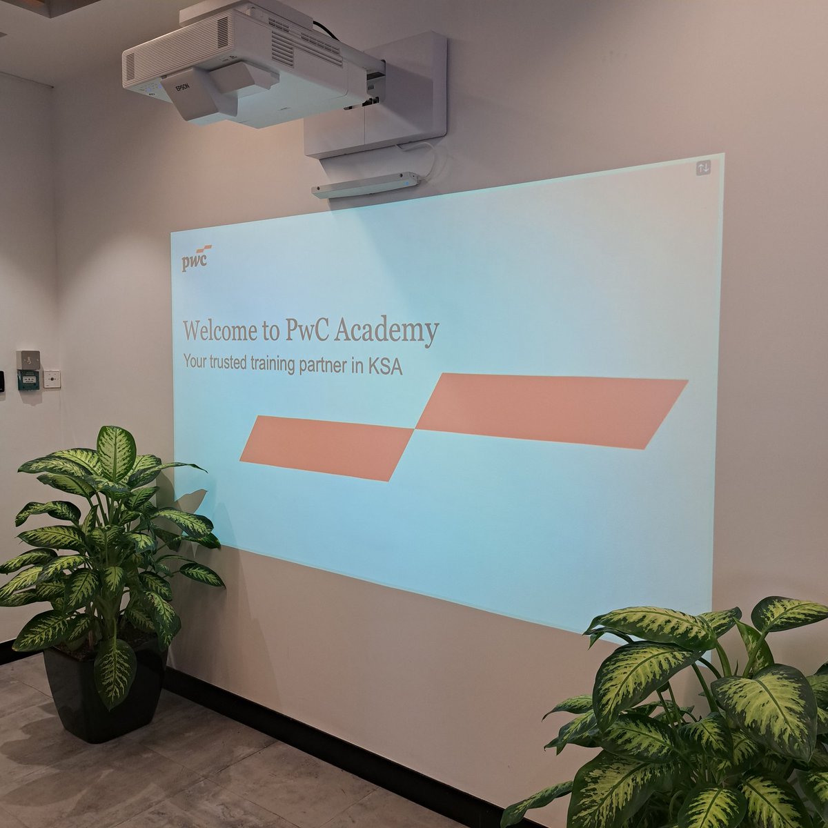 شركة PwC! 
تجربة حمستني أكثر لمستقبلي المهني 🤍💼🔥