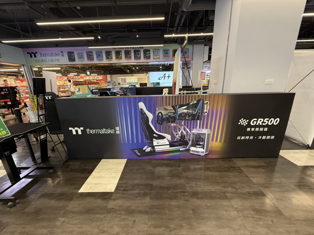 toriichiu's tweet photo. 【工商推廣】
🏁 曜越虛擬賽車，登場高雄 NOVA！ 🏁
喜歡賽車的你不能錯過
地點：高雄 NOVA 購物廣場
⌚️時間：2025/6/7 星期六
✅ 免費體驗，立即上車
✅ 酷炫模擬艙、真實操控感
✅ 賽車迷、新手都歡迎挑戰！
📸 現場拍照打卡還有機會獲得曜越限量好禮🎁
快揪朋友一起來試玩，感受電競與速度的魅力！ https://t.co/gAM0Qwuvwp