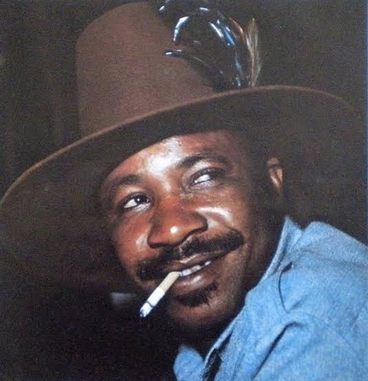 26 years ago today, Igbo highlife maestro Ezenwiro Obinna, popularly known as Dr. Sir Warrior, died.

A thread🧵
