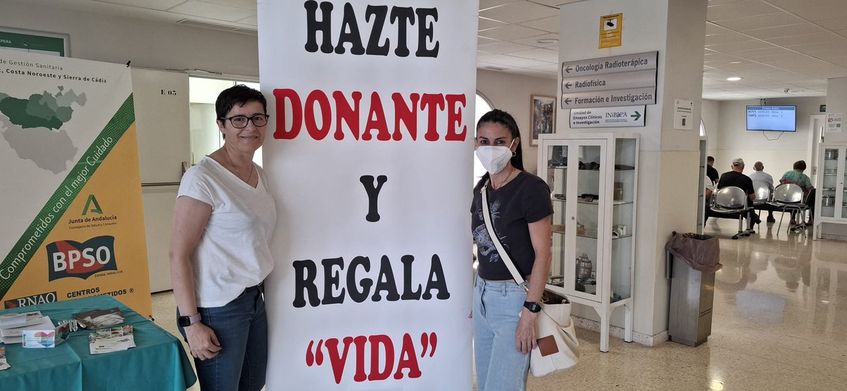 aethec's tweet photo. Hoy Martes de la Semana del Donante, nuestras compañeras Charo y Sara en la mesa informativa y de captación de Donantes instalada en el Hospital Universitario de Jerez de la Frontera donde han dado sus carnets a nuevos DONANTES. Gracias al Dr. Carrizosa coordinador de Trasplante. https://t.co/l6hQikIKJ1
