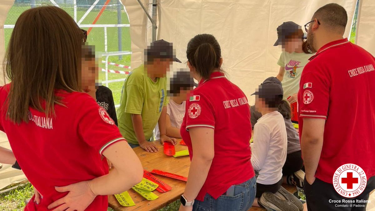 cripadova's tweet image. 🚸 Anche quest’anno abbiamo preso parte al campus organizzato dalla Protezione Civile di Pontelongo. Le/i volontarie/i della sede di Piove di Sacco hanno proposto delle attività per le/i più piccole/i e aiutato nella logistica dell'evento.
#CriPadova #CroceRossaItaliana