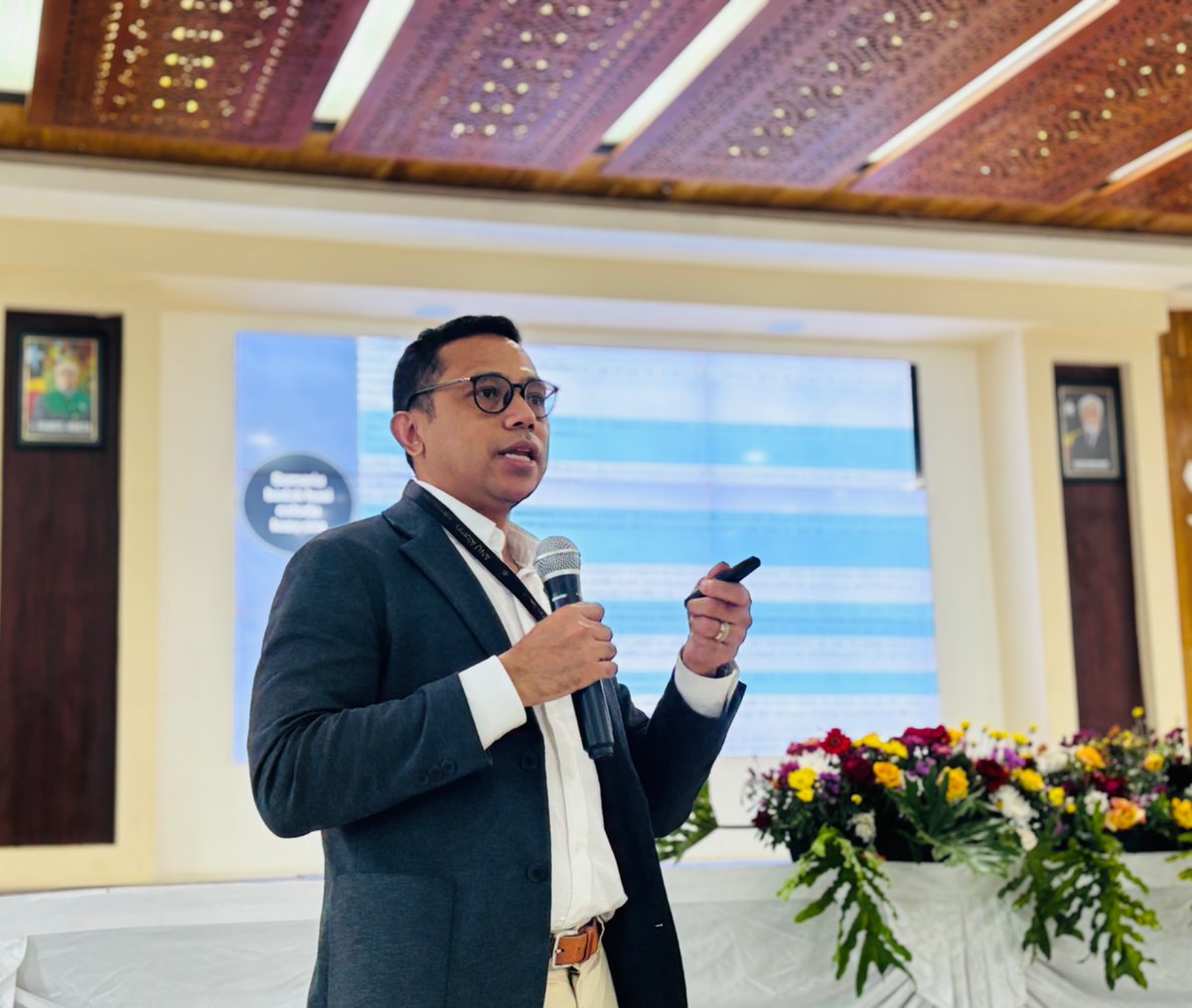 annika_wythes's tweet image. 🇹🇱 Strengthening anti-corruption in #TimorLeste!

🔹 30 May: 120+ stakeholders united for the Dialogue on Timor-Leste’s National Anti-Corruption Strategy #NACS

@UNODC_SEAP  is proud to support 🇹🇱 #UnitedAgainstCorruption

🙏🏻 @cactimorleste @cactimor