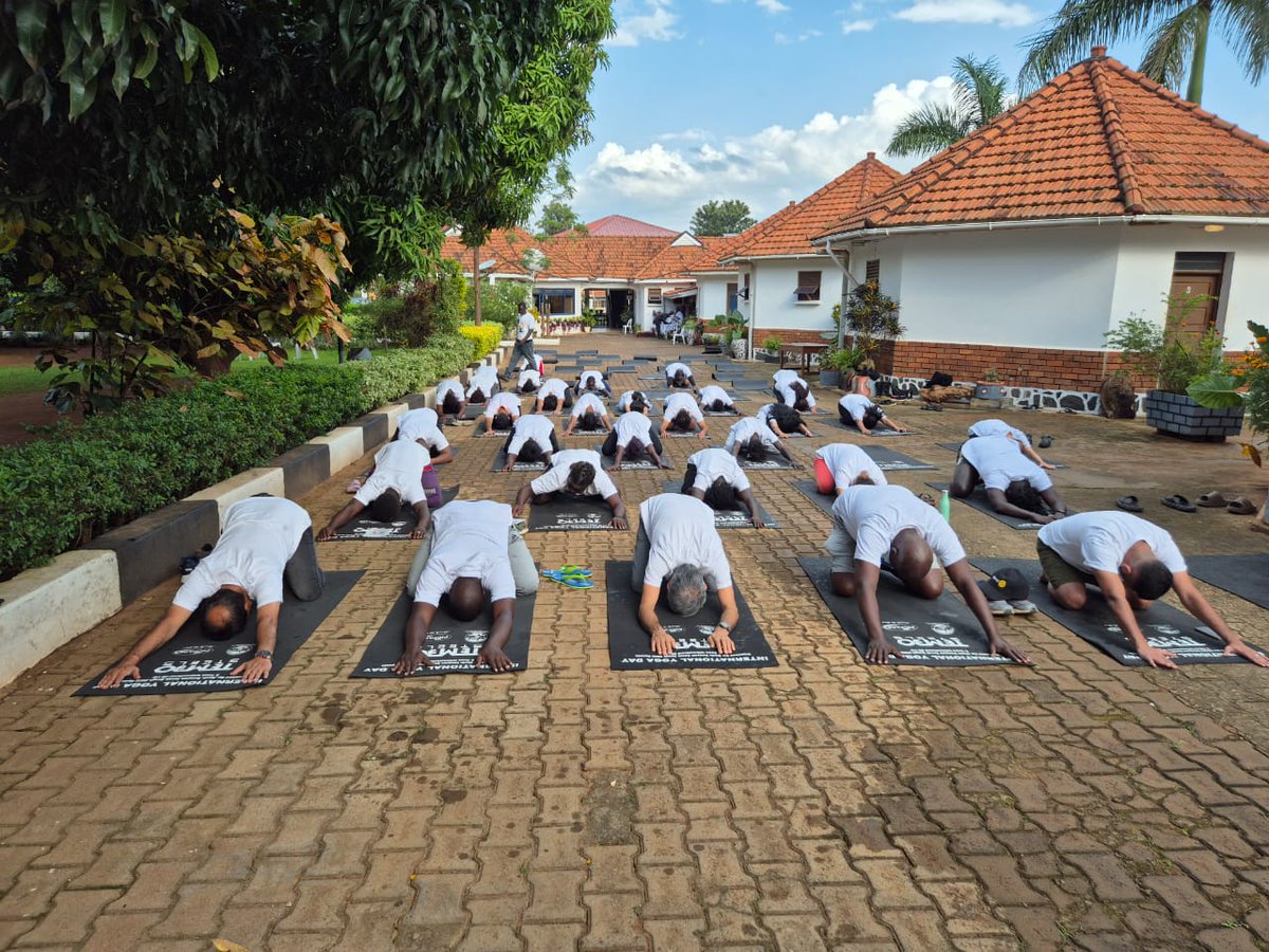 India in Uganda (@indiainuganda) on Twitter photo In the run up to the 11th IDY, @indiainuganda in association with Sewa International Uganda organised a Yoga session today at Gulu, which was attended by HC <a href="/UpendraSRawat/">Upender Singh Rawat</a>, HSS functionaries and local friends of India.
#IDY2025 In the run up to the 11th IDY, @indiainuganda in association with Sewa International Uganda organised a Yoga session today at Gulu, which was attended by HC <a href="/UpendraSRawat/">Upender Singh Rawat</a>, HSS functionaries and local friends of India.
#IDY2025