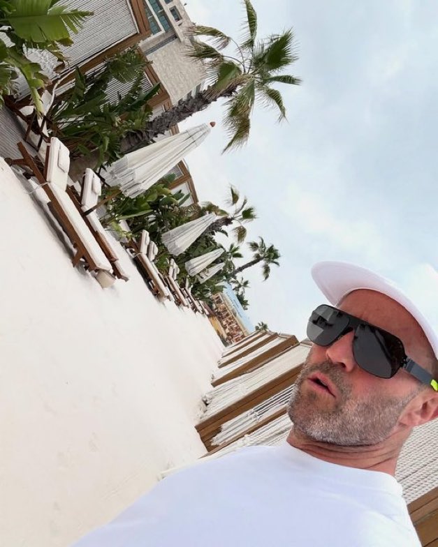 metropolmedya_'s tweet photo. Antalya'ya tatile gelen Jason Statham: 

"2. evime geri gönmek harika." https://t.co/1a6rDFScNI