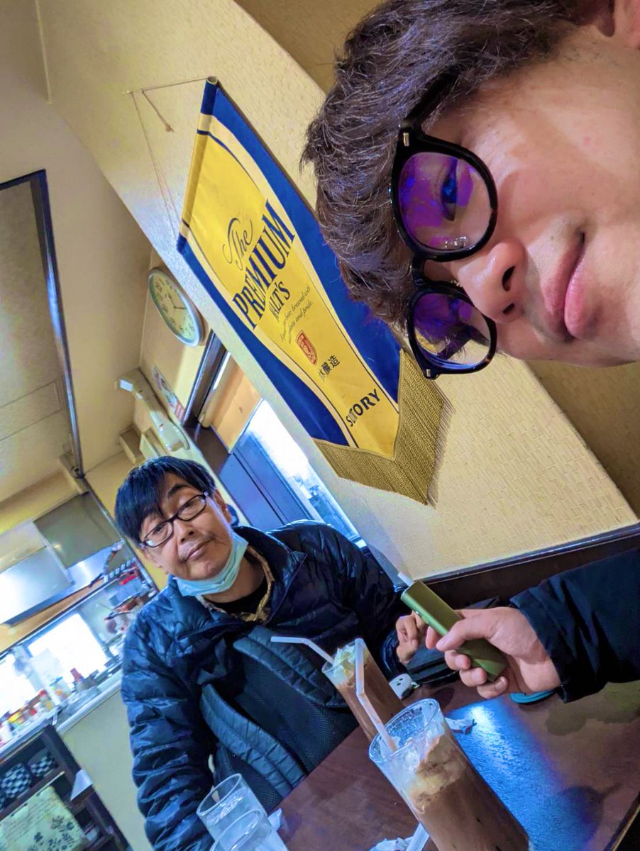 umitema's tweet photo. 出会って約5年
後半の方はたまに会ってご飯食べに行くぐらいやった���ど
いろいろ助けてもらった恩は忘れません。
ありがとう
むちゃさせ��り喧嘩も多かったけど俺は会えてよかったので後悔はせんようにします
また次に会うときはそっちでも動画撮りましょう
安らかにお眠りください。 https://t.co/v5PE42cKjm