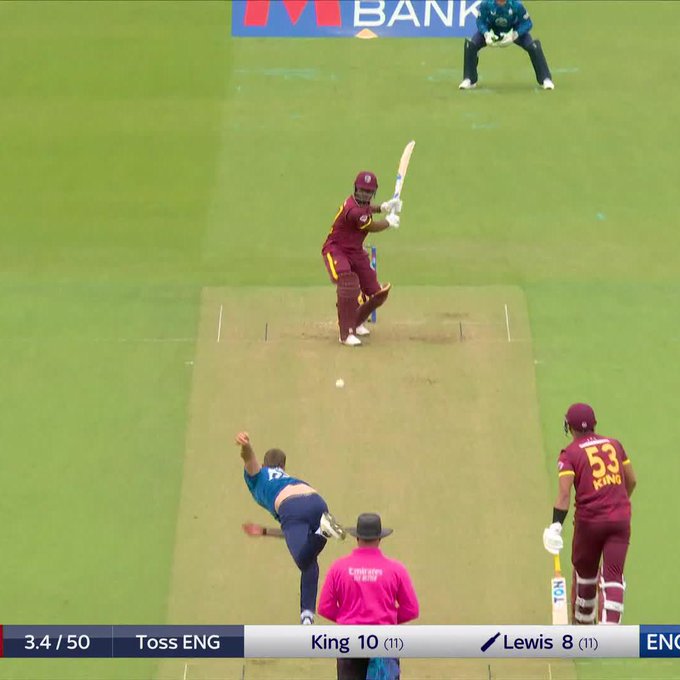 Safe hands from Jamie Smith brings England first wicket 🙌