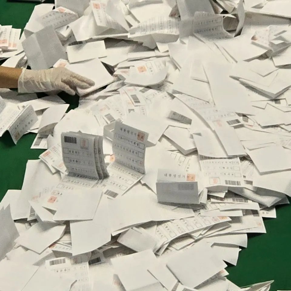 부산 수영체육관 6장, 5장 함께 묶인 투표지들