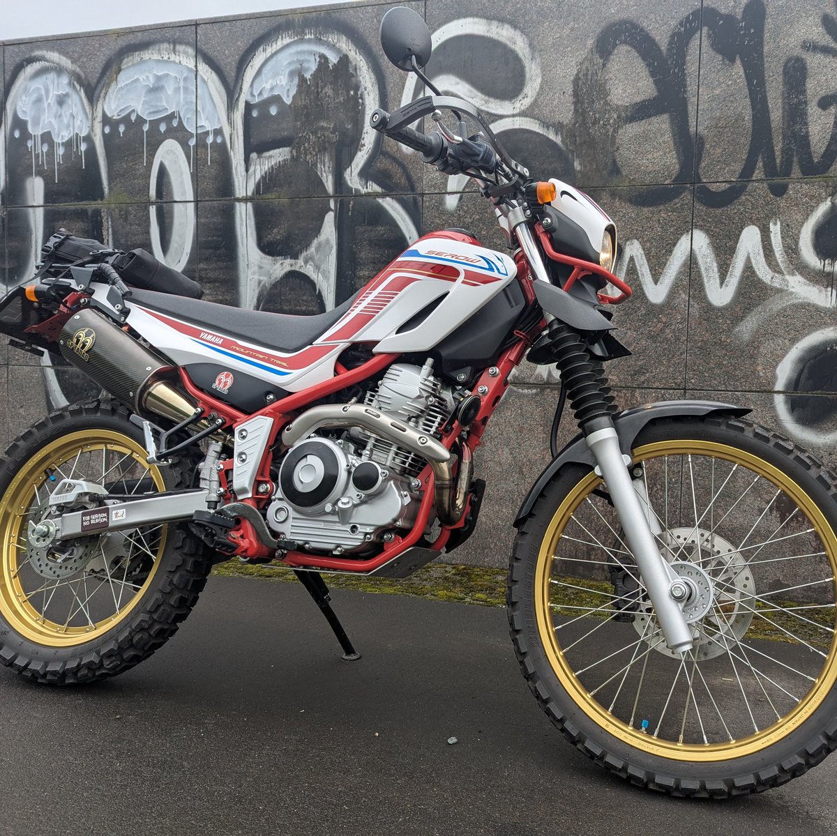hideaki_taki's tweet image. 名前︰タキ
性別︰男
住み︰雪が多いとこ
車種︰セロー250 F.E(ダウンフェンダー仕様)
一言:今年も事故なく楽しむ!
#バイク乗りとして軽く自己紹介
#バイク乗りと繋がりたい
#バイク好きな人と繋がりたい