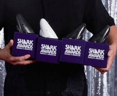 SHARK MUSIC VIDEO AWARDS

RM “ LOST!  ”Aube perrie 監督
に贈られたトロフィー

サメ🦈 が付いたトロフィー 4つ
🏆🏆🏆🏆