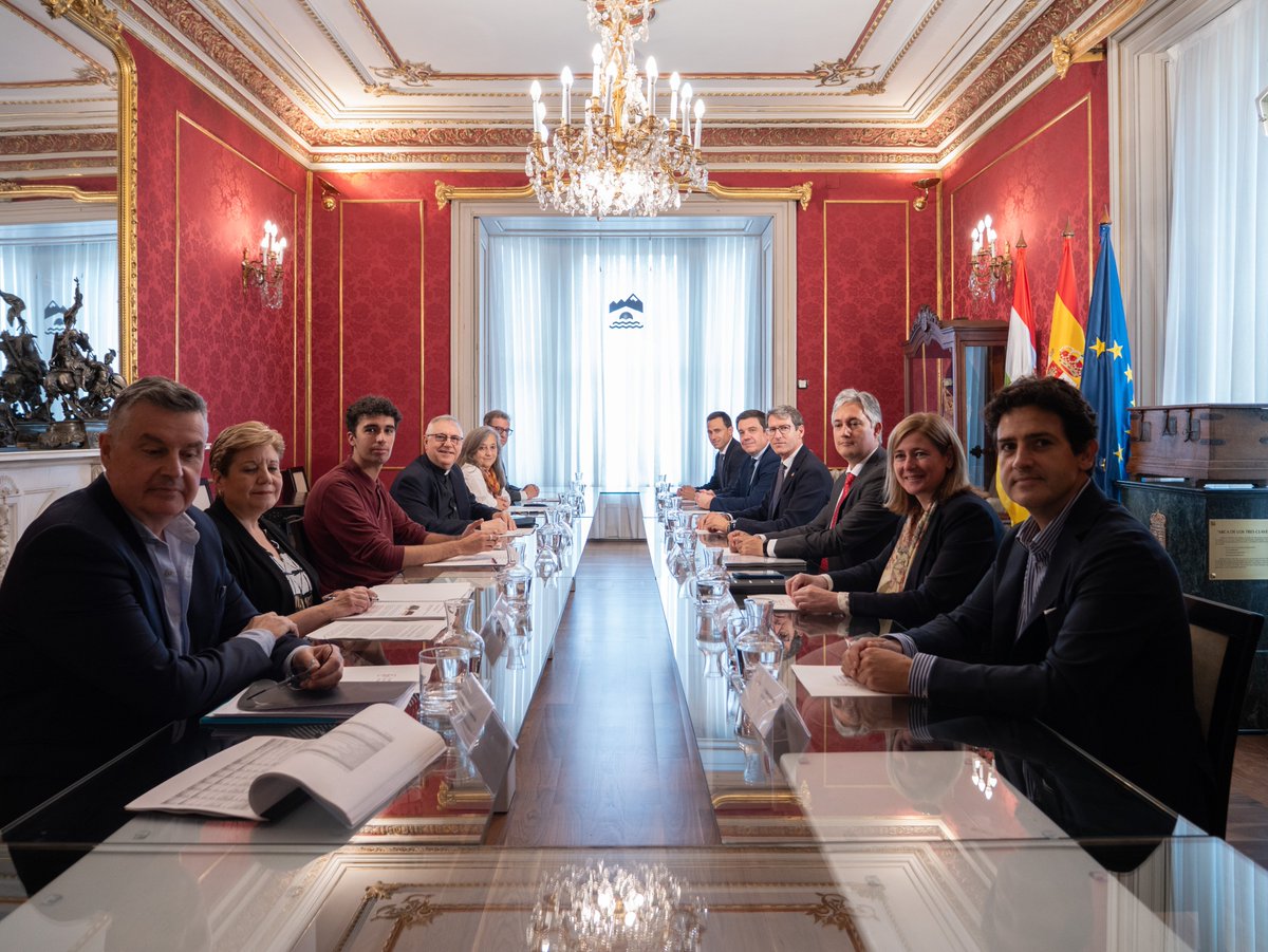 Fundación San Millán de la Cogolla (@fsanmillan) on Twitter photo Hoy se ha celebrado la reunión ordinaria del Patronato de la Fundación San Millán de la Cogolla en la que, entre otras cuestiones, se ha aprobado nuestra adhesión a la Alianza de Paisajes Culturales y Sitios Afines Patrimonio Mundial.
fsanmillan.es/noticias/la-fu…
<a href="/lariojaorg/">Gobierno de La Rioja</a> Hoy se ha celebrado la reunión ordinaria del Patronato de la Fundación San Millán de la Cogolla en la que, entre otras cuestiones, se ha aprobado nuestra adhesión a la Alianza de Paisajes Culturales y Sitios Afines Patrimonio Mundial.
fsanmillan.es/noticias/la-fu…
<a href="/lariojaorg/">Gobierno de La Rioja</a>