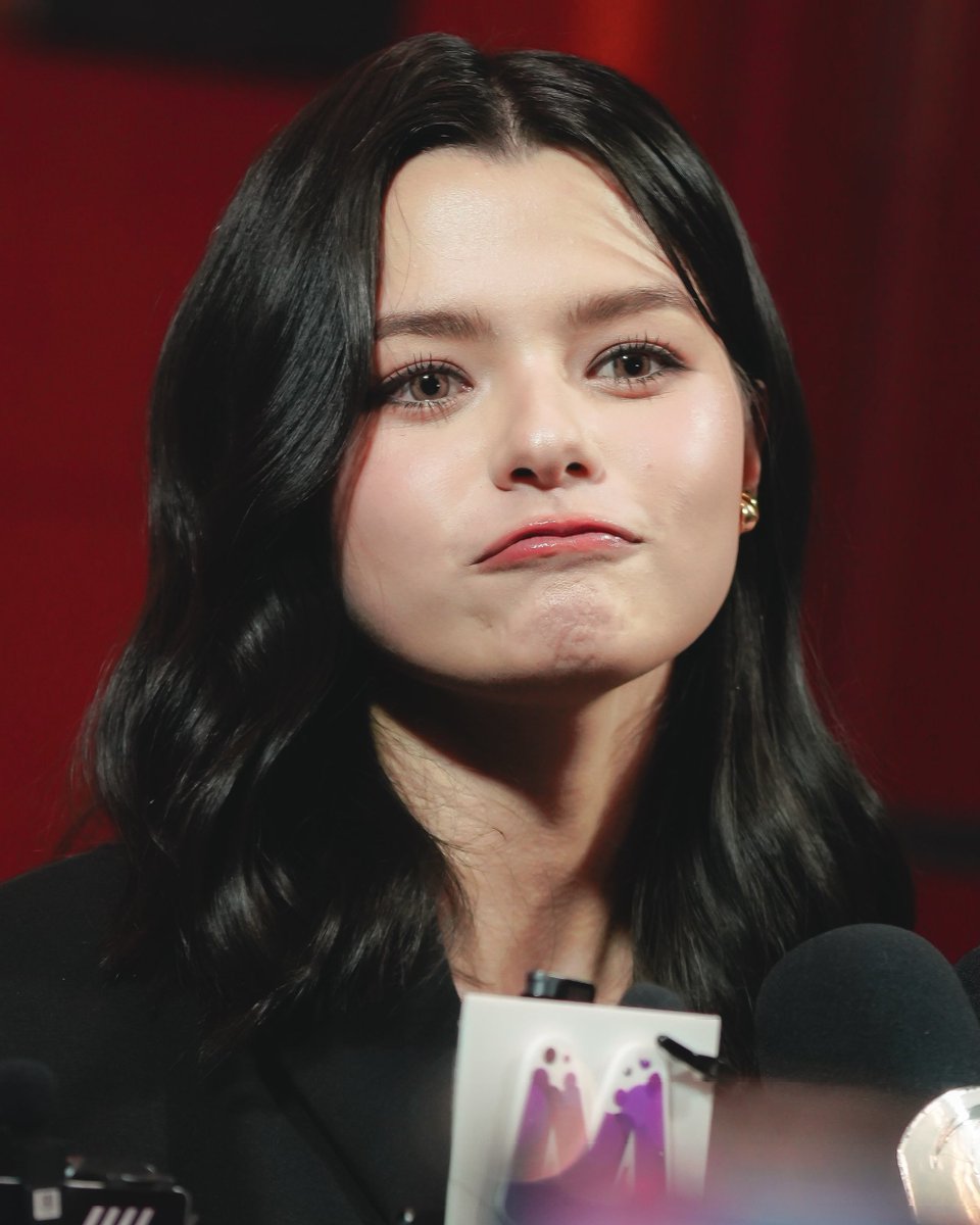 •⩊•                     
                         360p                                                   4K