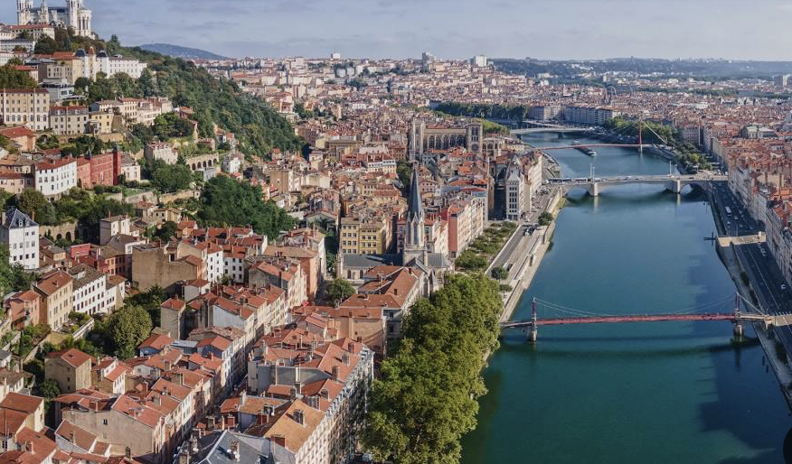 Lyon: Ahmed, qui aurait "aimé avoir une vie normale", est condamné pour la 31ème fois à 1 an de prison
 fdesouche.com/2025/06/03/lyo…