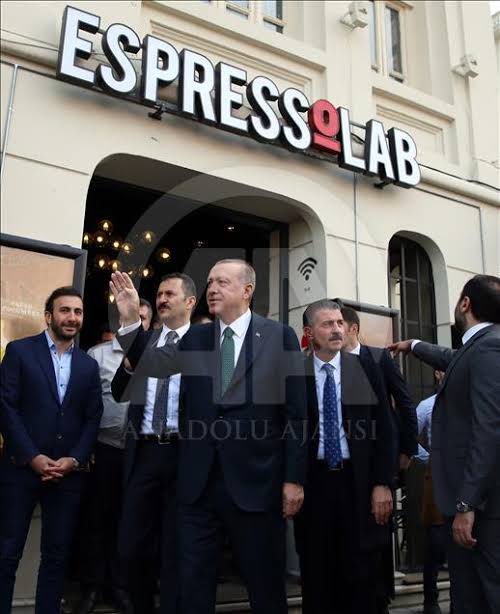 Bunları da koysaydınız videoya? İmamoğlu var, boykot var, D&amp;R poşetli güruh var nedense bu görsellere dair bir şey yok.