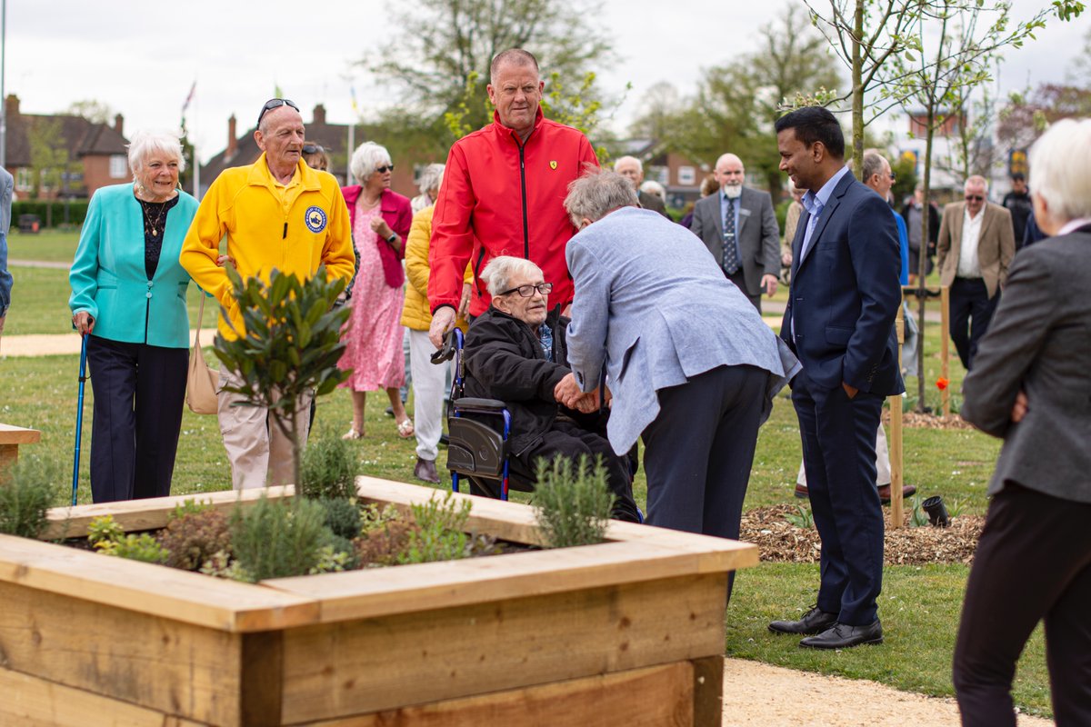 We are saddened to announce the recent passing of former Cllr Coling Lawley. Out of respect for Coling, we will be flying the Town Council flag at half-mast. We extend our heartfelt condolences to Coling’s family and friends at this difficult time.
woodley.gov.uk/woodley-town-c…