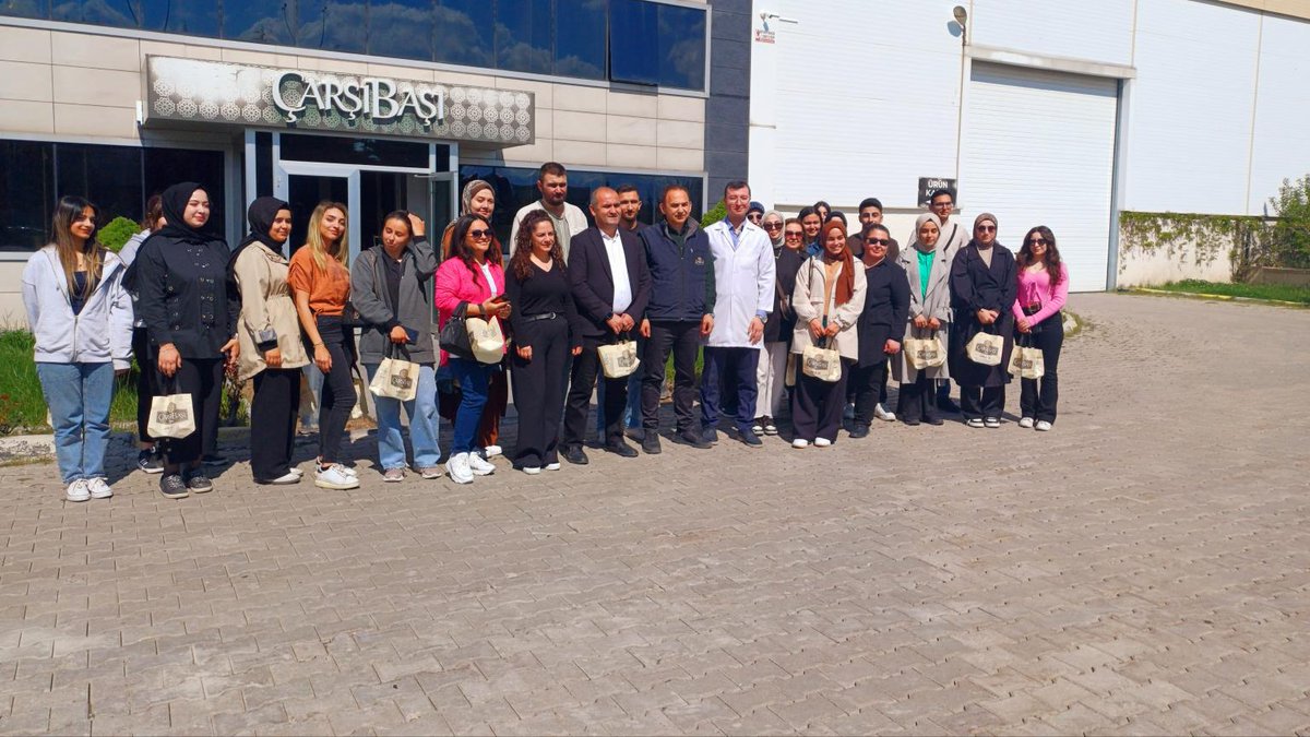 Yüksekokulumuz Gıda Teknolojisi Programı 2 sınıf öğrencileri ile Çarşıbaşı Gıda A. Ş.'ye Mesleki Uygulama dersi kapsamında teknik gezi düzenlenmiştir. Gezide şekerleme, çikolata, lokum, helva üretim proseslerinde incelemelerde bulunulmuştur.