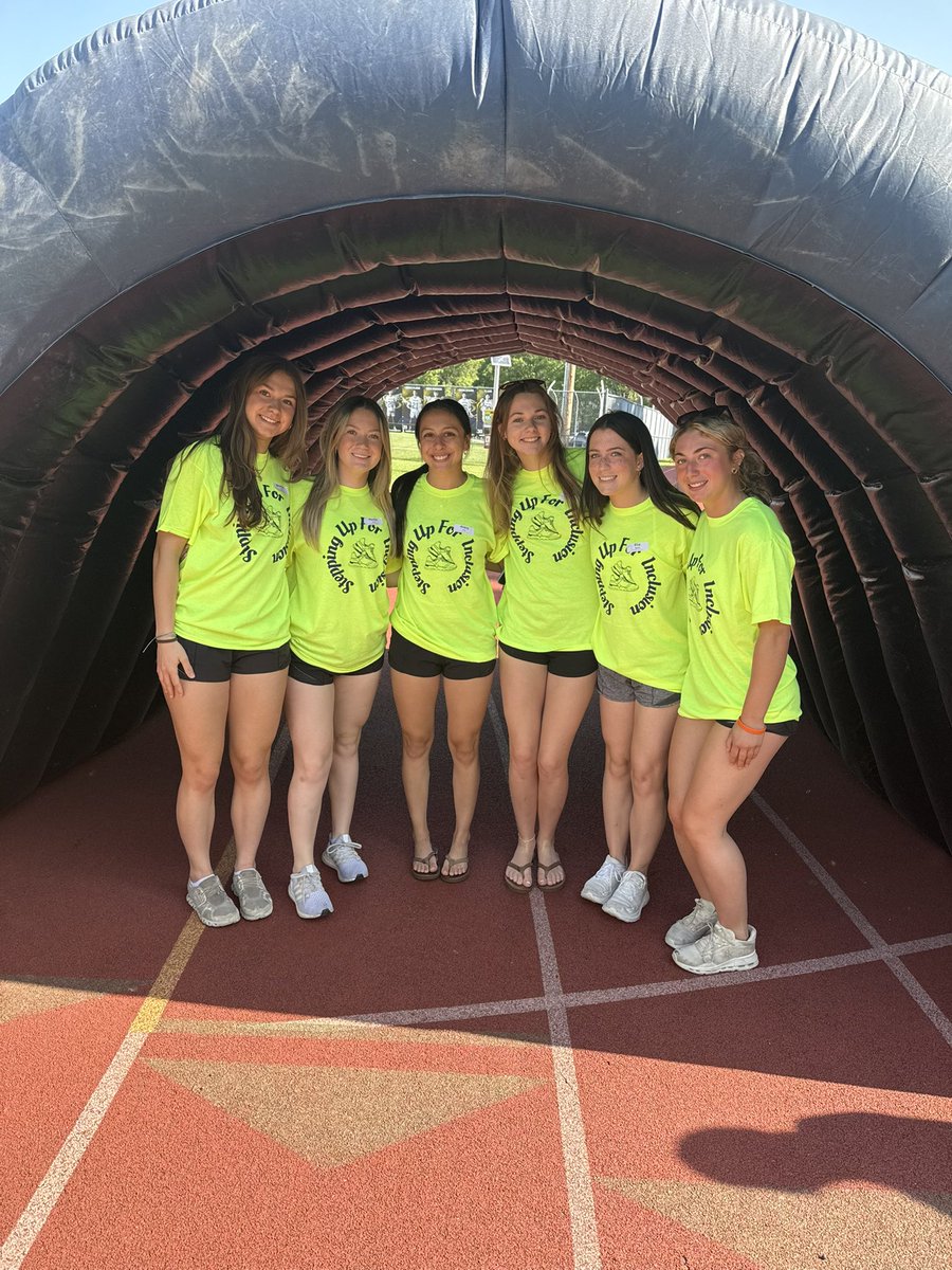 Andover Field Hockey (@andover_fh) on Twitter photo Some of our awesome juniors volunteering at the Special Olympics today! Some of our awesome juniors volunteering at the Special Olympics today!
