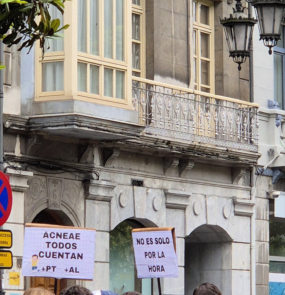 ¡Soy Maestra por vocación,  Barbón da recursos a las escuelas, no nos quites la ilusión! 
#huelgadocenteasturiana 
<a href="/AdrianBarbon/">🌹 Adrián Barbón 💙💛</a> <a href="/Pilar_Alegria/">Pilar Alegría</a> <a href="/sanchezcastejon/">Pedro Sánchez</a> <a href="/FSA_PSOE/">FSA-PSOE</a> <a href="/PSOE/">PSOE</a> <a href="/asturdocentes/">Asturdocentes Al Frente</a>