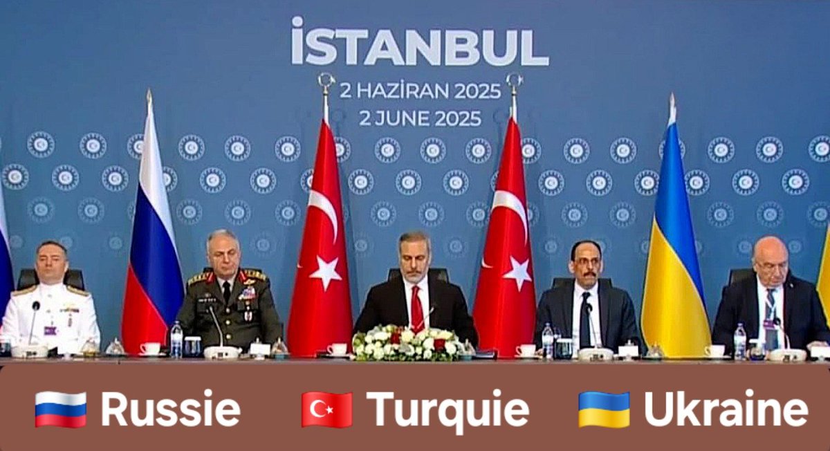 🕊 LES CONDITIONS DE LA RUSSIE
POUR LA PAIX
Pendant que les clowns Macron et Barrot claironnent qu'ils vont «contraindre Poutine à venir à la table des négociations», celles-ci se déroulent sans eux et entre adultes, entre la Russie et l'Ukraine, à Istanbul, la Turquie jouant les