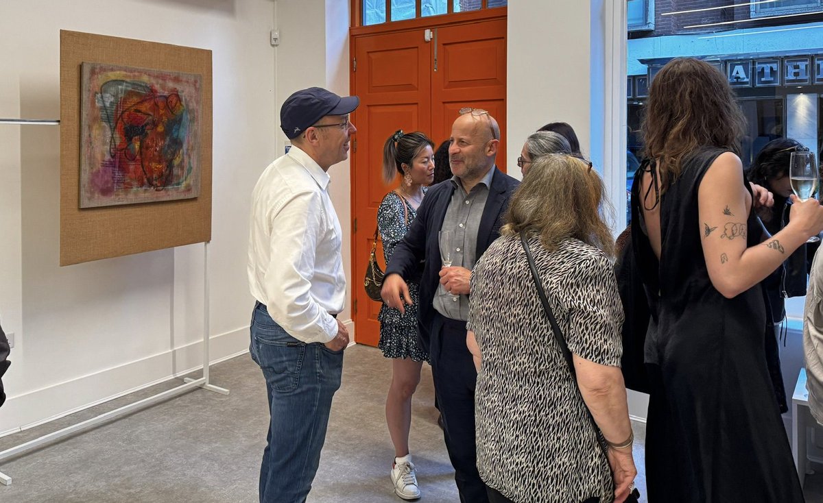 We enjoyed another 'sell out' BritishSpanish Society event with an exclusive private view of artist Emilio de la Morena's  'Secreto Publico' at the Rathbone Institute. 

#Spanishartist #artinlondon #artistlondon #loveart #artgallery #ukartgallery