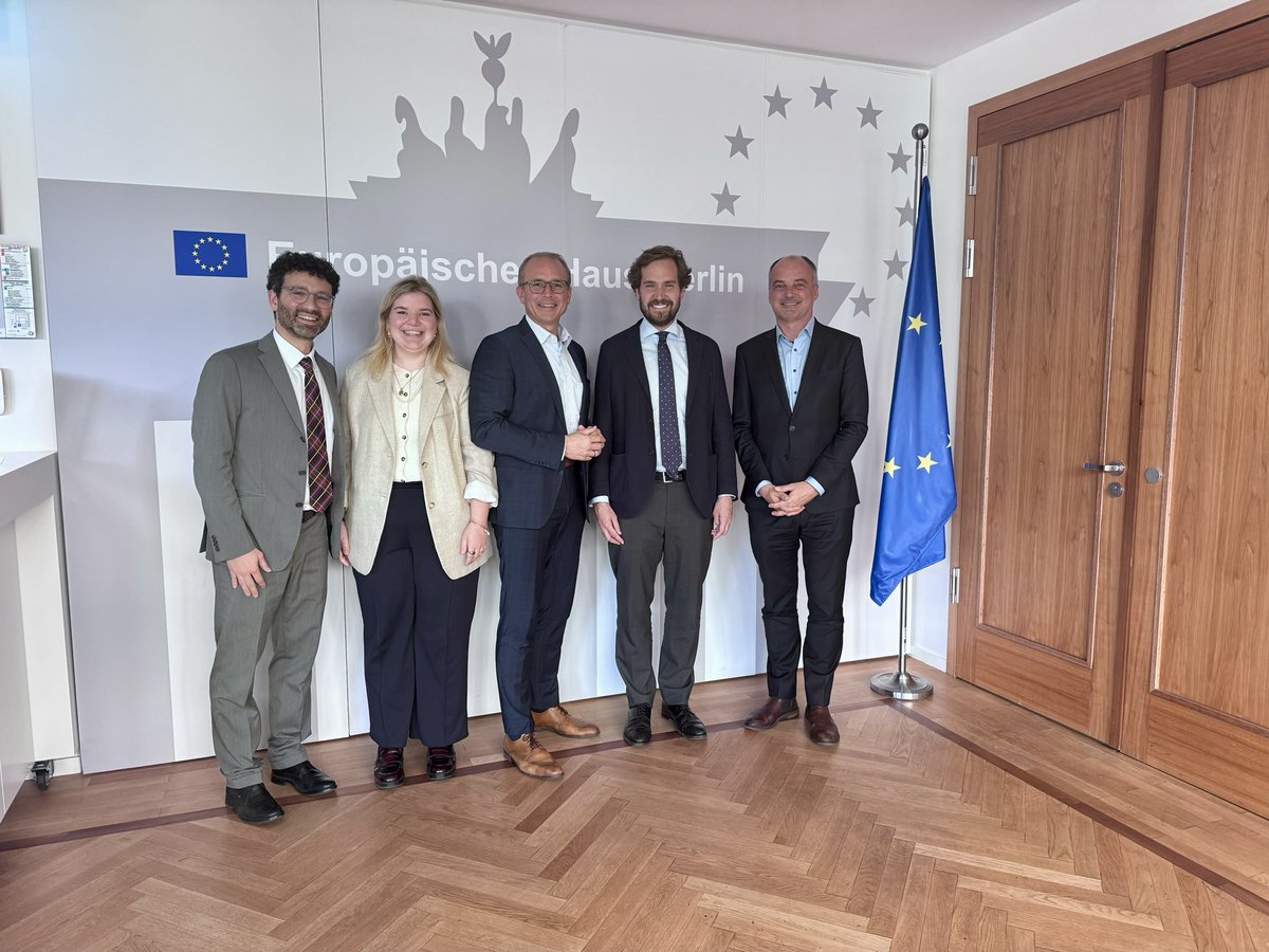 Europaparlament (@europarl_de) on Twitter photo Das EP-Büro Berlin begrüßte gestern MdEP <a href="/borjagimenezl/">Borja Giménez Larraz</a>, Berichterstatter zur EU-Wahlrechtsreform. In Berlin traf er Abgeordnete und Expert*innen vom IEP & Delors Centre. Seine Botschaft: Spanien muss die Reform ratifizieren – Blockaden schaden der Demokratie Europas.
#AFCO Das EP-Büro Berlin begrüßte gestern MdEP <a href="/borjagimenezl/">Borja Giménez Larraz</a>, Berichterstatter zur EU-Wahlrechtsreform. In Berlin traf er Abgeordnete und Expert*innen vom IEP & Delors Centre. Seine Botschaft: Spanien muss die Reform ratifizieren – Blockaden schaden der Demokratie Europas.
#AFCO