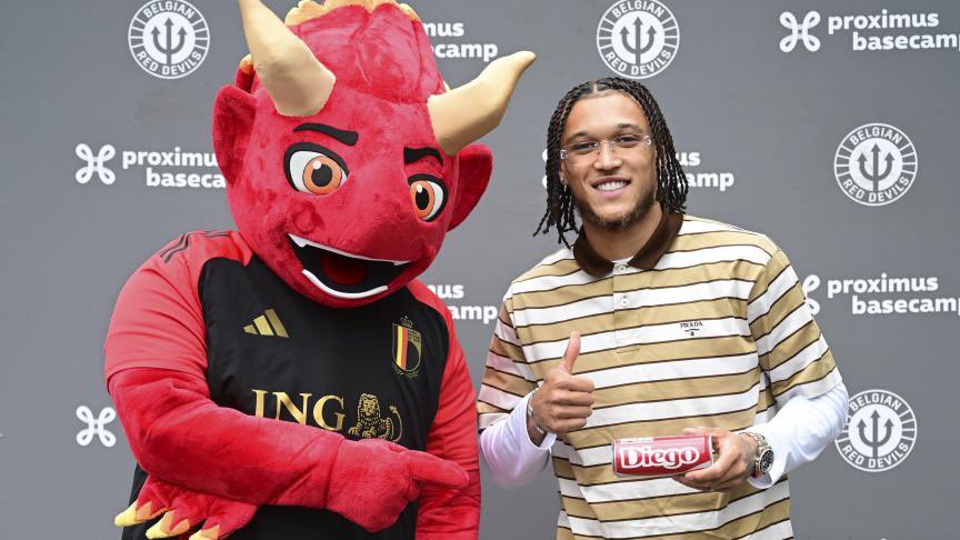 🇧🇪🗣️ | Helmut Graf :

« Diego (Moreira) a rencontré 2 fois Vincent Mannaert et Rudi Garcia, ensemble, dont une à Strasbourg. 

VM lui avait déjà téléphoné 15 jours après avoir endossé le costume de directeur sportif de la RBFA pour voir s’il pouvait compter sur lui. »

(<a href="/lesoir/">Le Soir</a>)