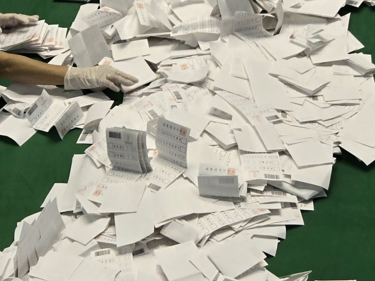 강서구 개표현장
총선 투표용지가 섞여나옴
많이 공유해주세요!