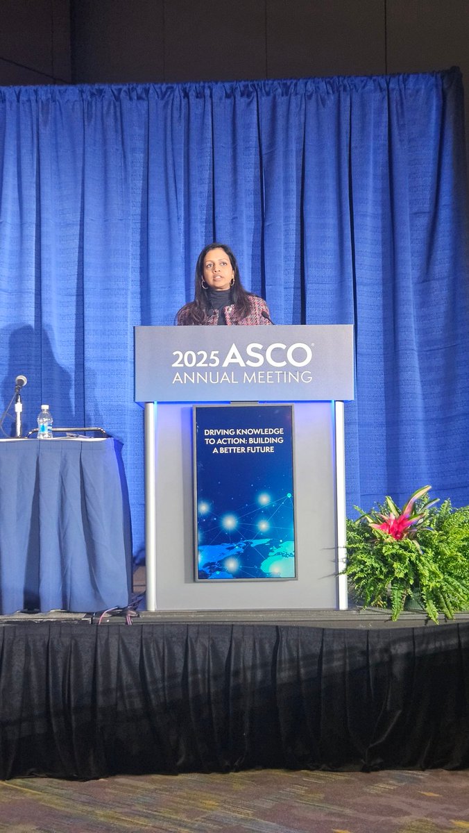 MarceloCorassa's tweet image. Great talk by the amazing @CharuAggarwalMD about definition of curative therapy in patients with "common" AGAs, in other words, EGFR/ALK. We are still trying to understand exactly TKIs are going to fit in patients candidates to surgery. #ASCO25