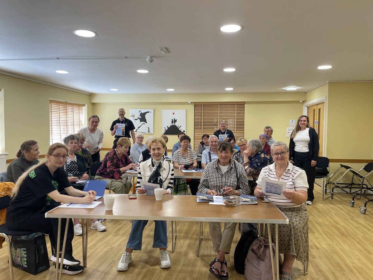 Sutton Community Liaison Officers PC CLEE and PC CUNNINGHAM visited Salvation Army yesterday to speak to residents of Sutton from Ukraine about courier fraud and personal safety 
 #courierfraud #MPSSutton