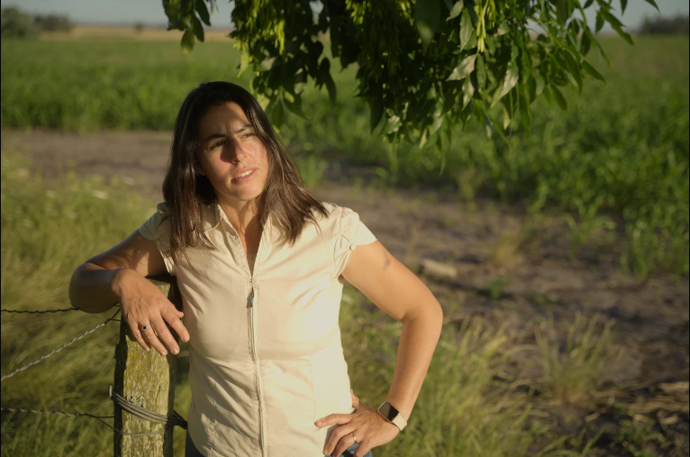 En Uruguay, mujeres rurales como Karen, Adriana y Rosina lideran el cambio con la iniciativa VIGÍAS: donde cultivan la tierra, enfrentan el cambio climático y construyen redes de apoyo que transforman el campo en un lugar más justo y resiliente: go.undp.org/Uqc