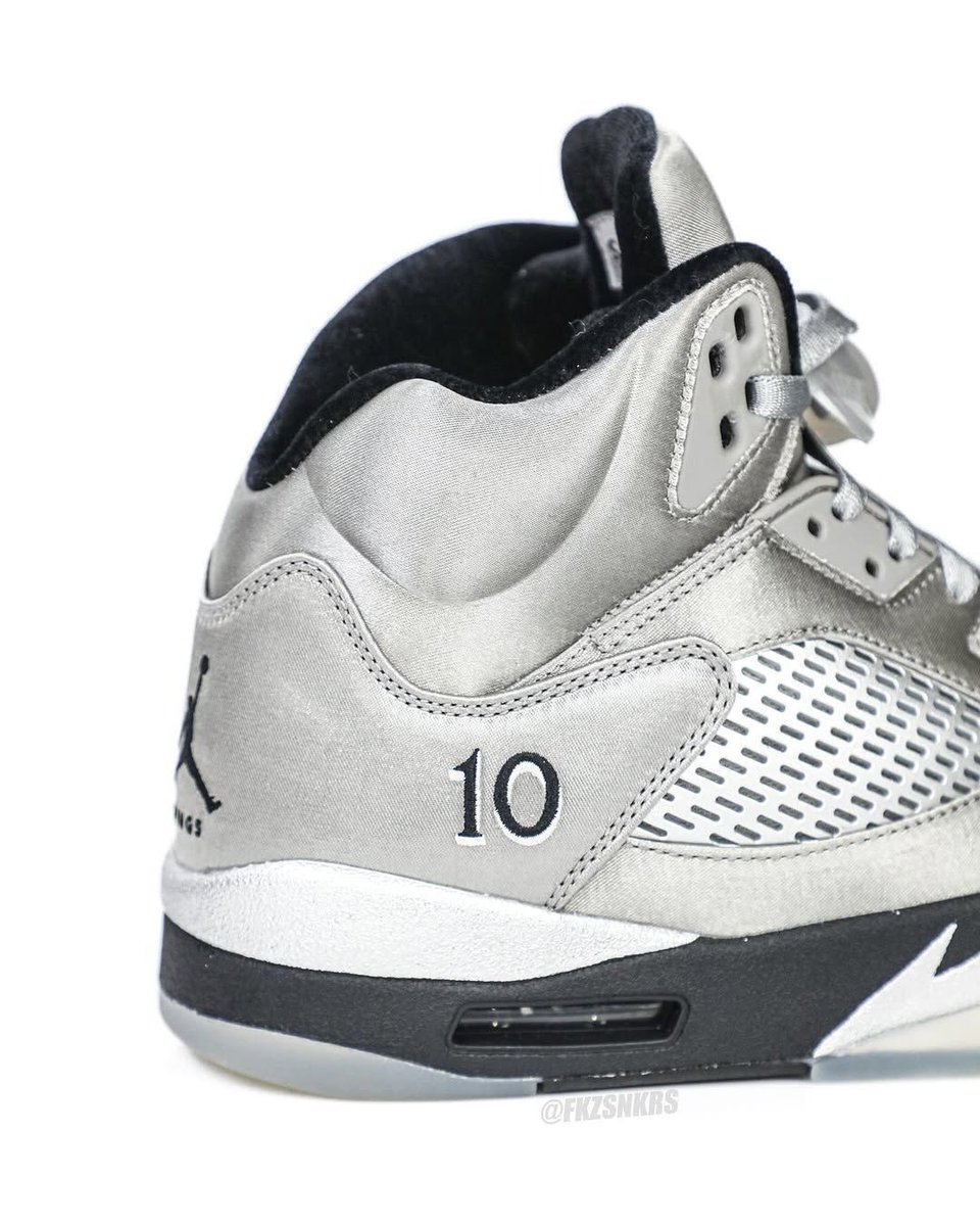 JustFreshKicks tweet media