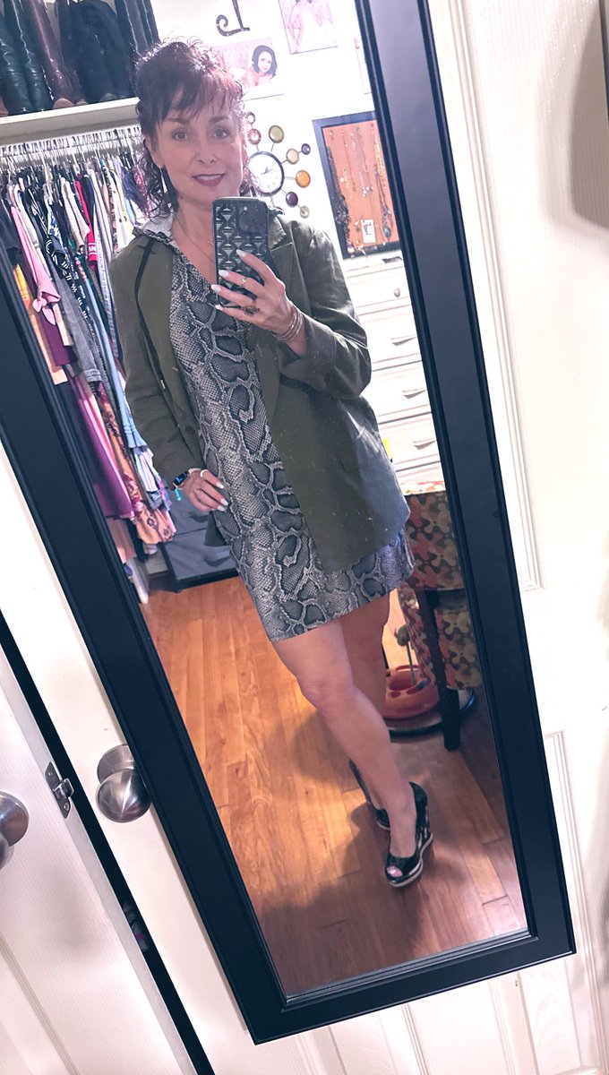 JeniML93's tweet photo. Happy #Shoesdaytuesday @MichaelKors dress @Coach shoes https://t.co/Z69ZdcYa8R