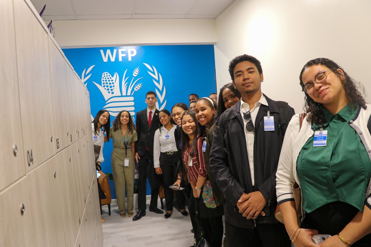 Gabriela Alvarado (@gabrielaalv_wfp) on Twitter photo El equipo de <a href="/WFP_RD/">WFP Rep.Dominicana | Programa Mundial de Alimentos</a> recibió a los/as estudiantes de la Escuela de Derecho de <a href="/UNPHURD/">UNPHU</a>.
Conocieron nuestro trabajo en:
📉 Datos en emergencias
🫑 Acceso a alimentos
🤝Alianzas para innovación
🇺🇳 <a href="/ONU_RD/">Naciones Unidas RD</a> <a href="/JdelCSanchez/">Julia del Carmen Sánchez</a> El equipo de <a href="/WFP_RD/">WFP Rep.Dominicana | Programa Mundial de Alimentos</a> recibió a los/as estudiantes de la Escuela de Derecho de <a href="/UNPHURD/">UNPHU</a>.
Conocieron nuestro trabajo en:
📉 Datos en emergencias
🫑 Acceso a alimentos
🤝Alianzas para innovación
🇺🇳 <a href="/ONU_RD/">Naciones Unidas RD</a> <a href="/JdelCSanchez/">Julia del Carmen Sánchez</a>