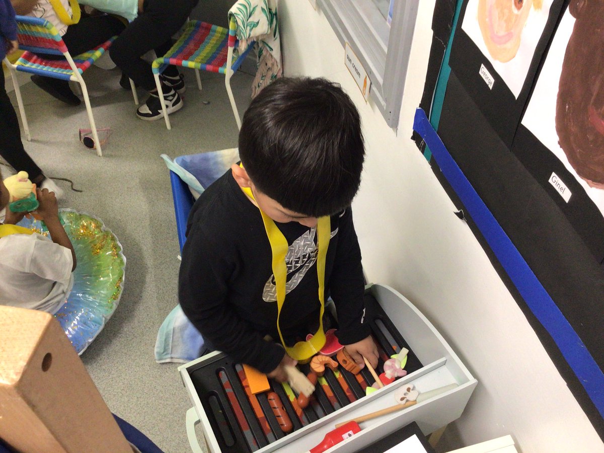 Fosse_TMET's tweet photo. F2 are learning about journeys. They love playing with the play mobile, cooking on the BBQ and eating ice creams! #fmeyfs #fmpd #fmpsed #fmutw https://t.co/LNQNc5XhPw