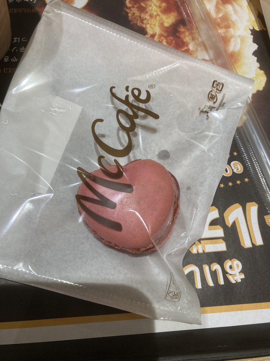 Scallian_Nasu's tweet photo. マクドのハートマカロンかわいい https://t.co/yUM3oR2xv6