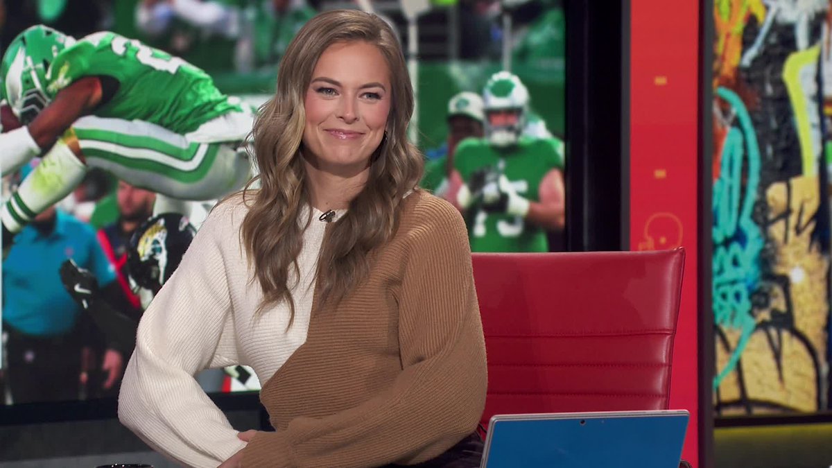 Pirates keep parrots on their shoulders

<a href="/JamieErdahl/">Jamie Erdahl</a> keeps Saquon on hers💪