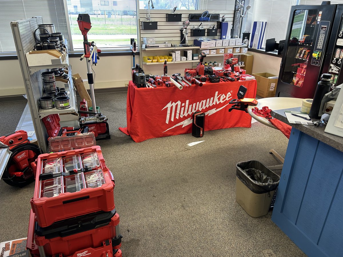 RichTomkinsCo's tweet photo. The @milwaukeetool Blitz at @aprsupply West Chester was a hit! Paul talked tools & shared the latest from Milwaukee. It was great connecting w/ the ones who make it happen every day. Thanks to the APR team for having us. See you next time!
#RichTomkins #replife #APRWestChester https://t.co/R9DbcQffDL