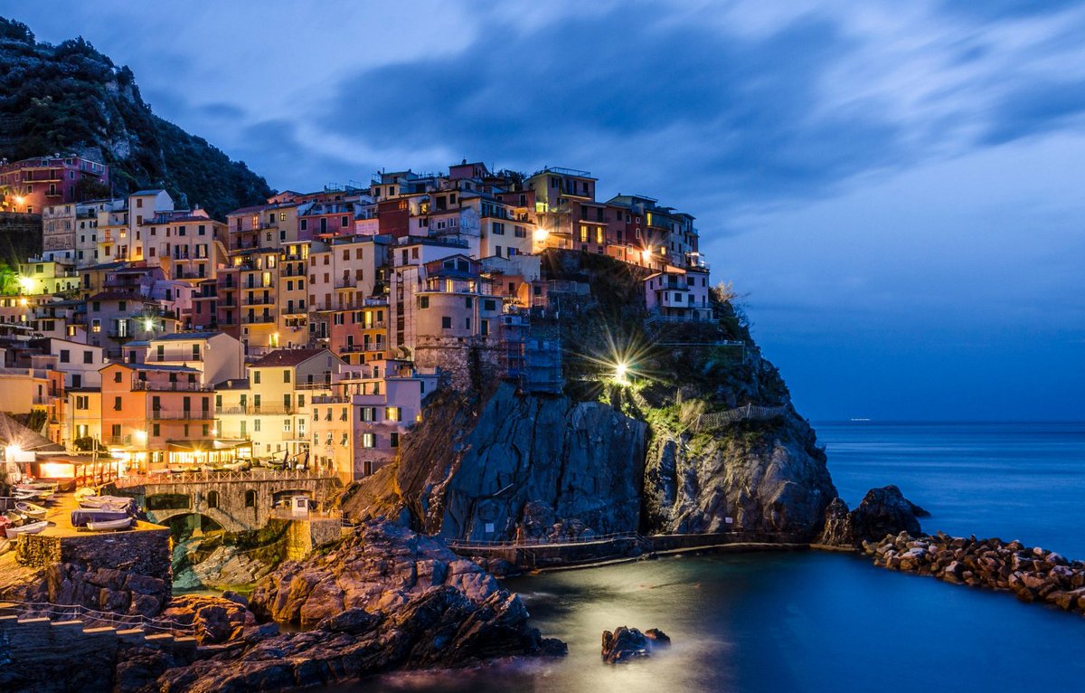 Manarola, Cinque Terre, Italy's northwest coast

😍