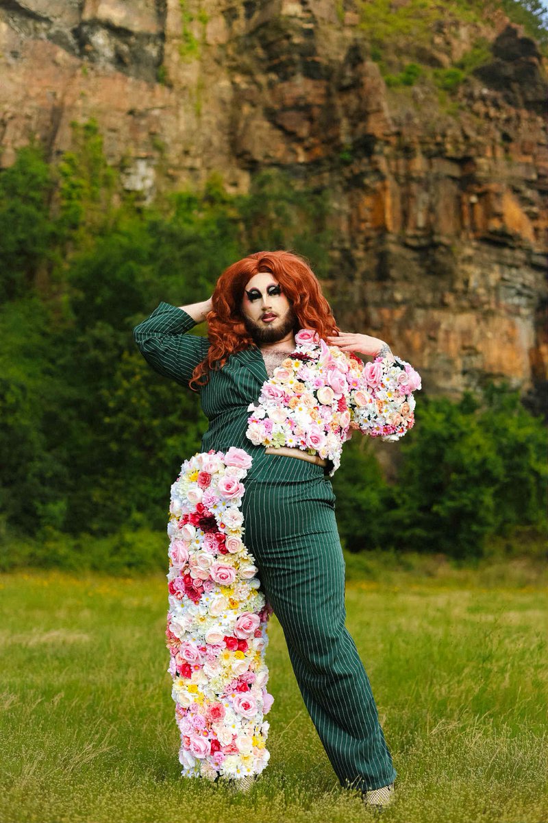 EdenCookies's tweet image. i’ll t-t-take you to the garden of eden 🌻