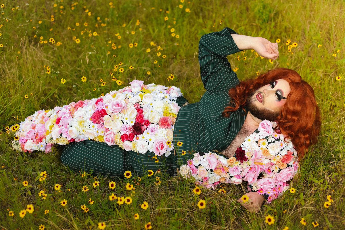 EdenCookies's tweet image. i’ll t-t-take you to the garden of eden 🌻