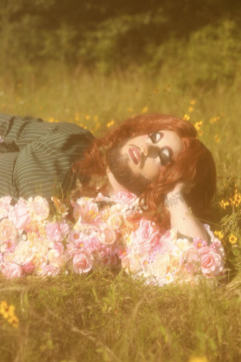 EdenCookies's tweet image. i’ll t-t-take you to the garden of eden 🌻