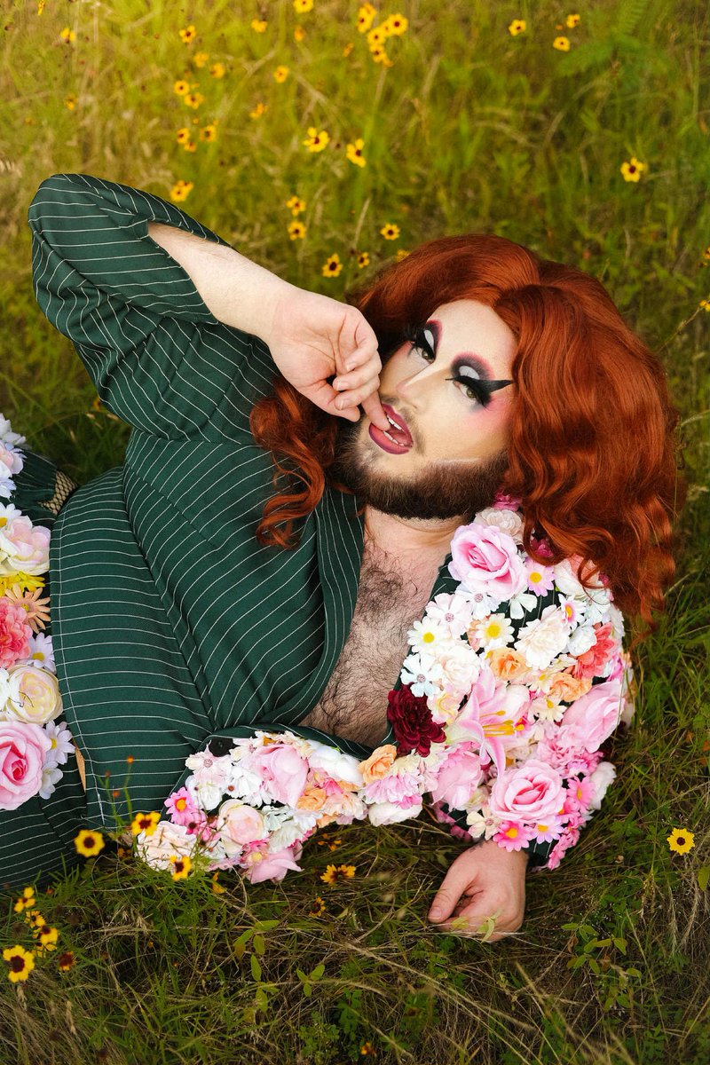 EdenCookies's tweet image. i’ll t-t-take you to the garden of eden 🌻