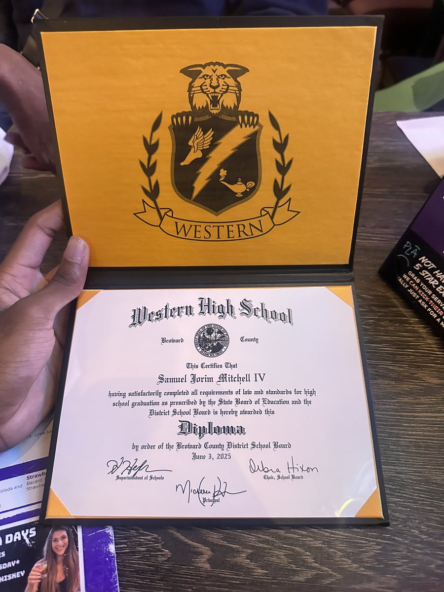 SammyMitchellIV's tweet image. Next stop… The highest of seven hills 🐍🧡💚 @CoachColzie @CoachWalker53 @CoachMo1804 @FAMUAthletics @AjHicksFAMU @HBCUSports1