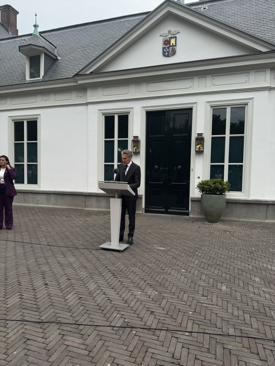 Schoof gaat straks meteen naar de Koning om ontslag in te dienen. Overige bewindspersonen gaan demissionair door. Val is onnodig en onverantwoord, zegt hij.