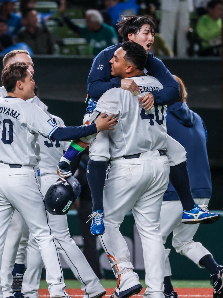 レオに抱きつく隅ちゃん
嬉しいよね、良かったね😭
 #隅田知一郎  #セデーニョ  #seibulions