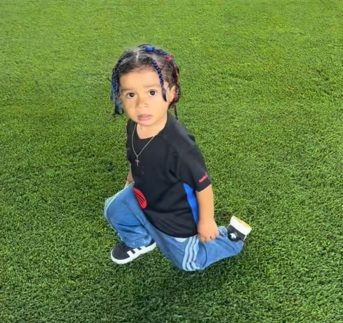 ***Striker is 1v1 and is about to shoot***

Ter Stegen: