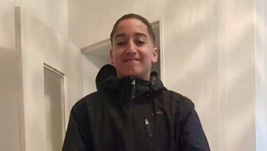 booska_p's tweet photo. Le policier auteur du tir menant à la mort de Nahel lors d'un contrôle sera jugé pour meurtre.

Le procès du fonctionnaire de police mis en examen pourrait potentiellement se tenir en 2026. L'avocat de celui-ci a déclaré qu'il ferait appel au plus vite contre cette décision. https://t.co/P6ngfuv8fb